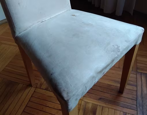 krzesło zabrudzone