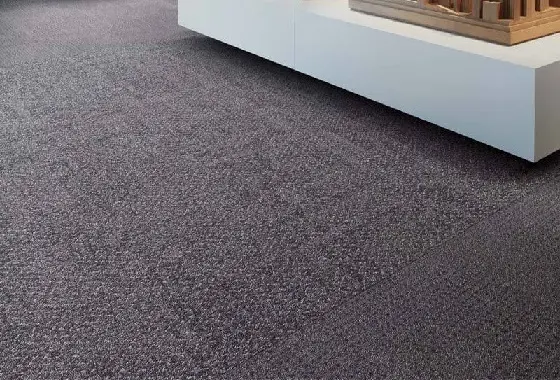 uprana wykładzina dywanowa w domu